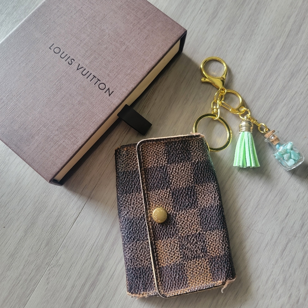 SALE🎉 Authentic Louis Vuitton Damier Checkered Key Holder With Box - Picture 13 of 13